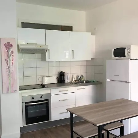 Apartamento Nice Studio With Terrace Near The Beach